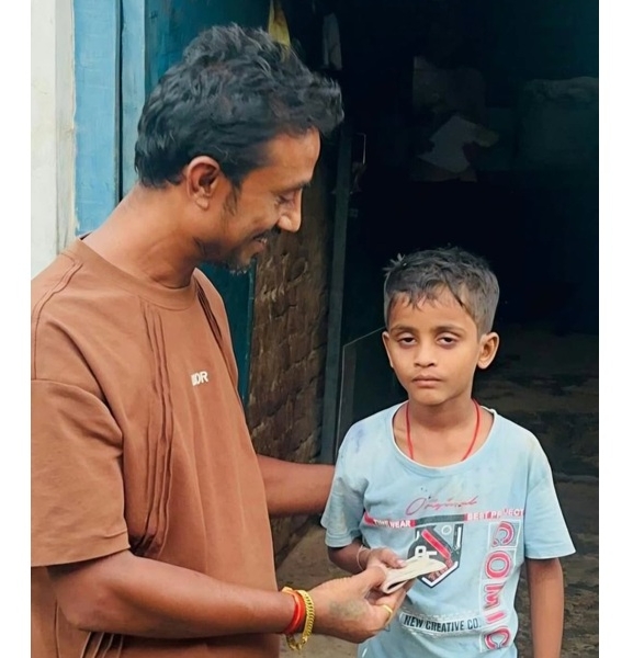 मिर्गौलापीडित पासवान परिवारलाई आर्थिक सहयोग
