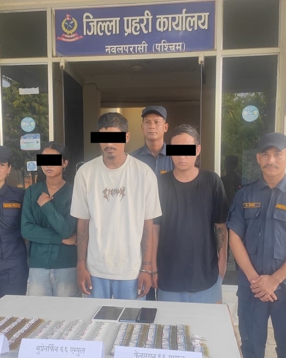 लागुऔषधसहित तीन जना पक्राउ