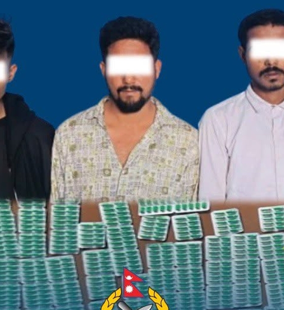 सार्वजनिक बसबाट साढे ३२ किलो लागु औषधसहित पाँच भारतीय नागरिक पक्राउ