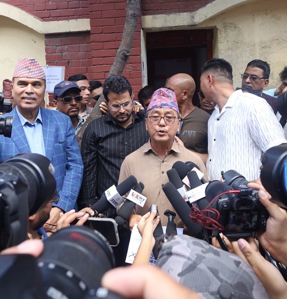 भ्रष्टाचार छानबिन गर्न माग गर्दै राप्रपाले बुझायो अख्तियारमा ज्ञापनपत्र