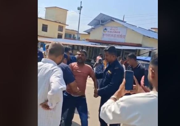 प्रहरीको कारबाहीपछि व्यापारीले गरे आत्मदाह प्रयास, प्रहरीमाथि घुस मागेको आरोप