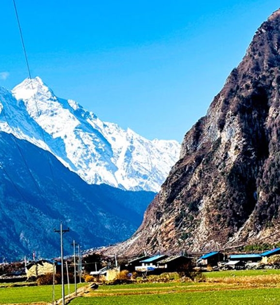 चुम उपत्यका पुगेका पर्यटक अलपत्र