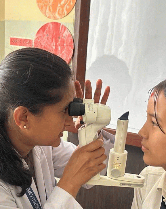 काठमाडौँ महानगरका ११ हजार ६३७ जना विद्यार्थीको आँखा जाँच, साढे १२ सयमा दृष्टि समस्या