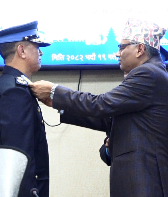 नवनियुक्त आईजीपी खापुङलाई दर्ज्यानी चिन्ह प्रदान
