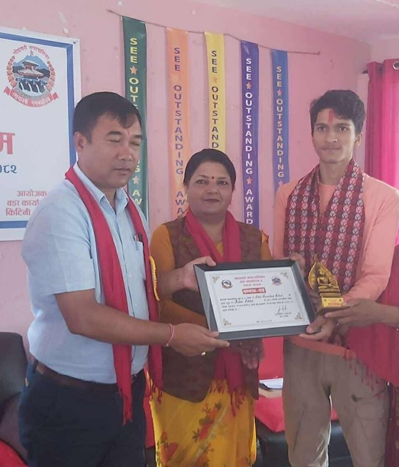 गोदावरीका उत्कृष्ट विद्यार्थीसहित अभिभावक सम्मानित