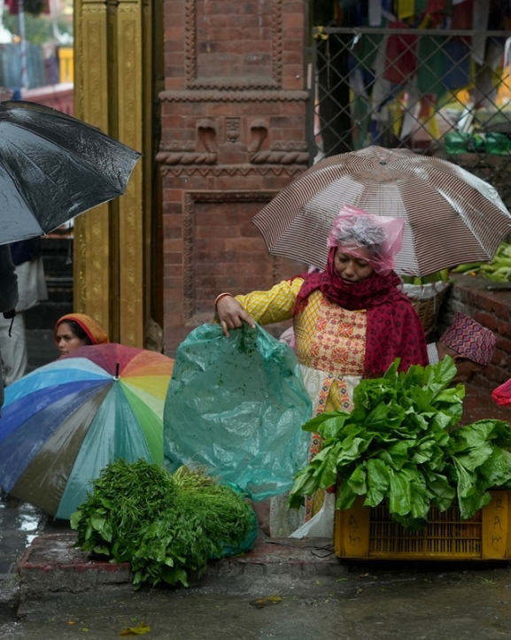 अविरल वर्षाका कारण उपत्यकासहित देशभरको जनजीवन प्रभावित