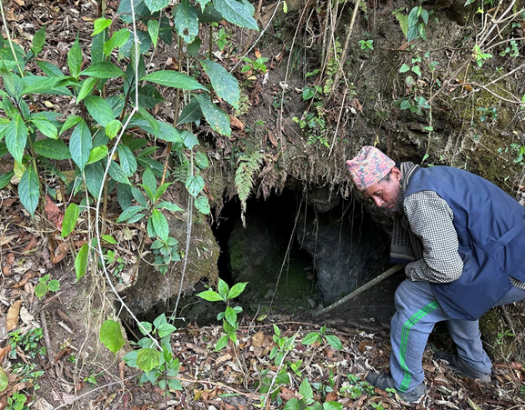 महाशिलावासीद्वारा फलामखानी उत्खनन् गर्न माग
