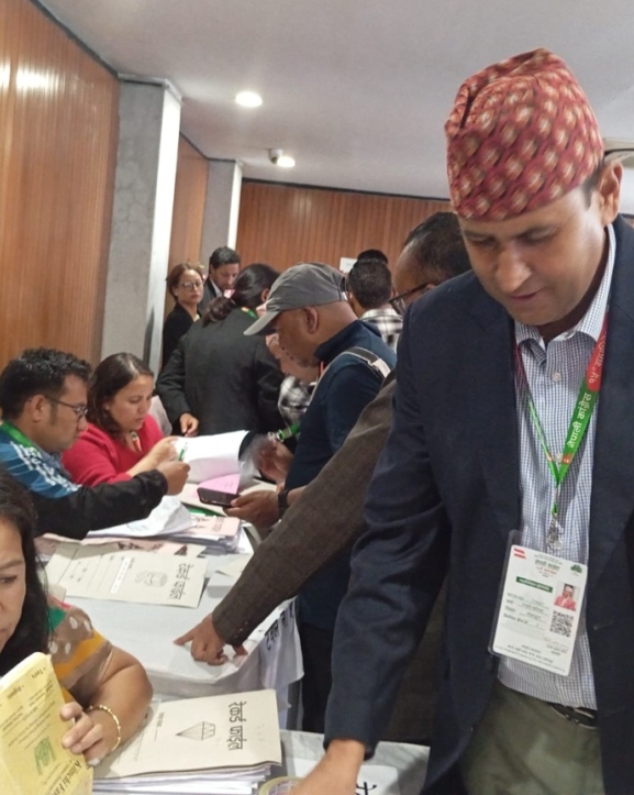 रामहरि खतिवडाले दिए सहमहामन्त्रीमा उम्मेदवारी