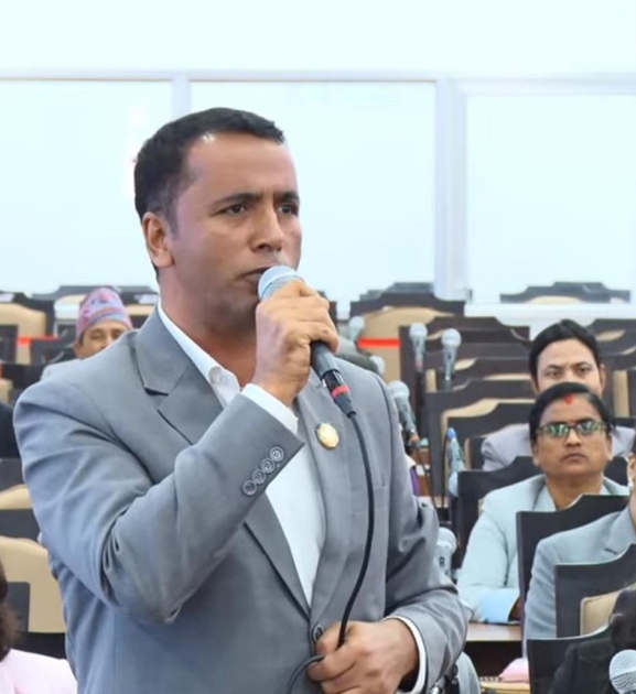 नेकपा प्रमुख सचेतक दुलालको प्रश्न : के खाएपछि सरकारलाई मध्यरातमा जोश आउँछ ?
