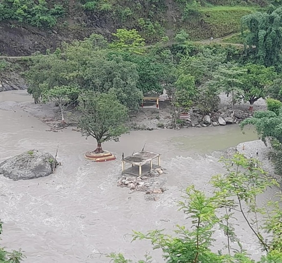 विश्वकै ठूलो शालिग्राम शिला एक महिनादेखि डुबानमा