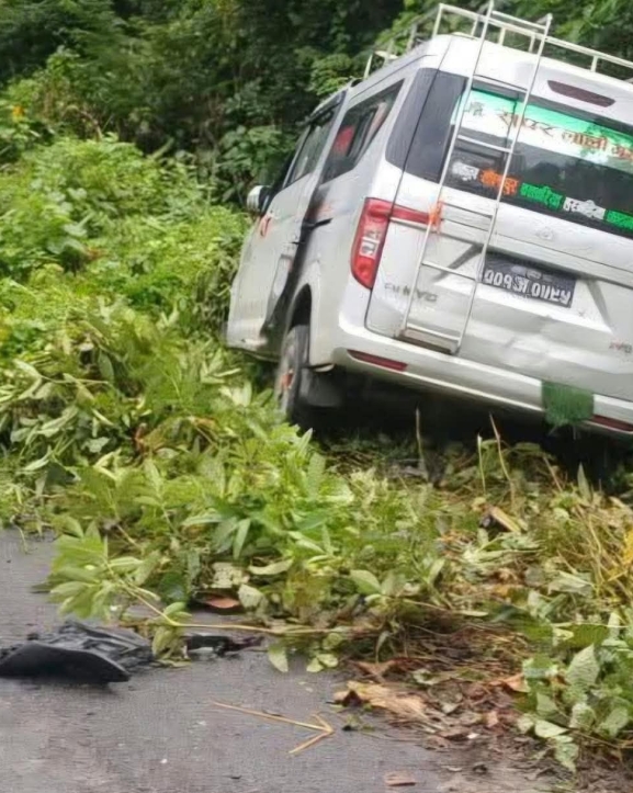 रौतहटमा माइक्रो र मोटरसाइकल ठोक्किँदा एक जनाको मृत्यु