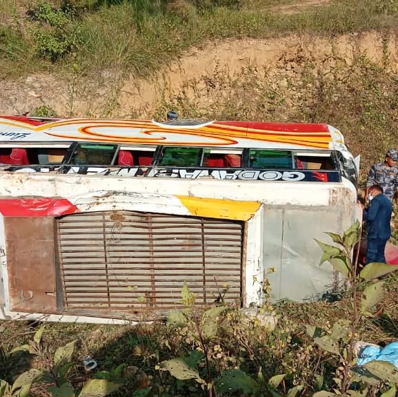 बस दुर्घटनामा २० जना घाइते
