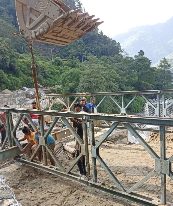 सिमखोलामा बेलिब्रिज जडान कार्य सुरु