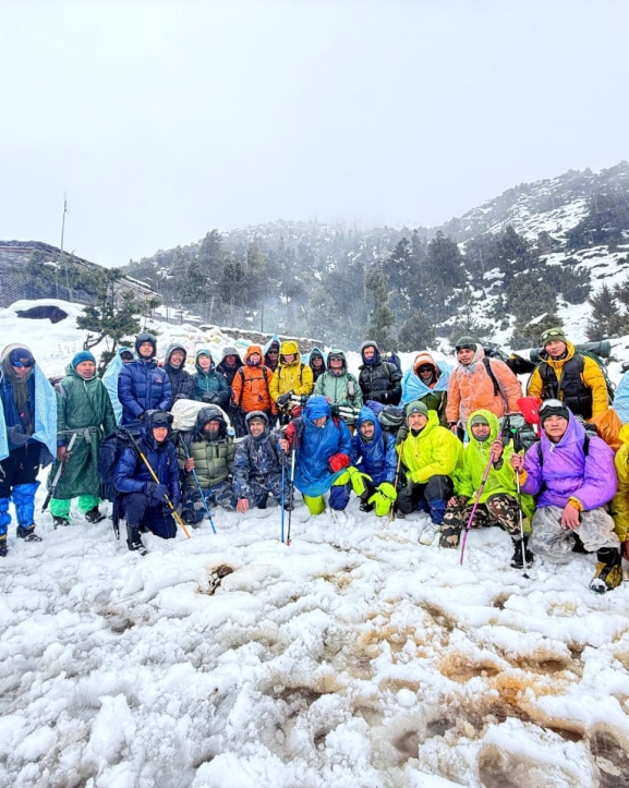 ‘हिडन भ्याली’मा फसेका १५ जना पर्यटकको उद्धार