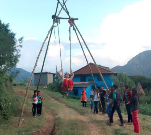 हराउन थाले दसैँका परम्परागत पिङ