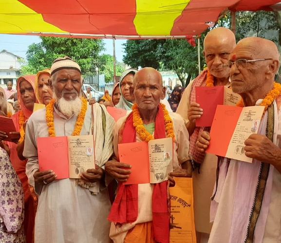 नापजाँच भएको १४ वर्षपछि महोत्तरीका २५० परिवारले पाए लालपुर्जा