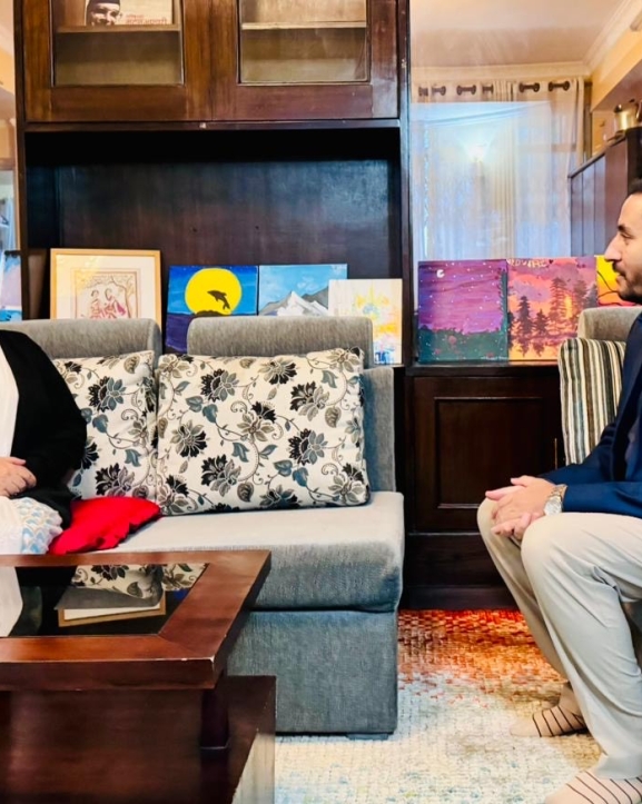 सञ्चारमन्त्री खरेल र पूर्वराष्ट्रपति भण्डारीबीच भेटवार्ता