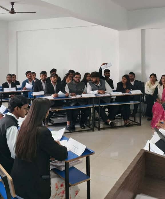 कुलपति डा.पाण्डेसँग नेपाली विद्यार्थीका समस्याबारे छलफल