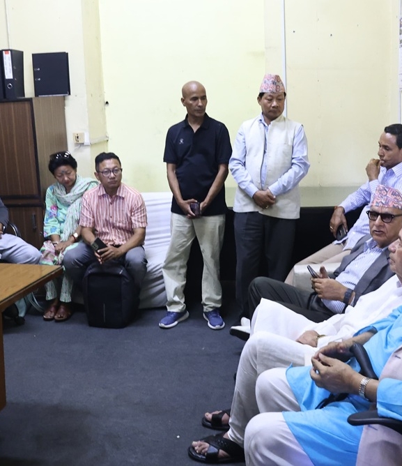 राप्रपाले अनुशासन समितिको अध्यक्षबाट हटाएपछि नवराज सुवेदी पुगे निर्वाचन आयोग