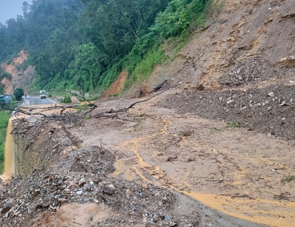 वर्षाका कारण देशभरका आठ राजमार्ग पूर्णरूपमा अवरुद्ध