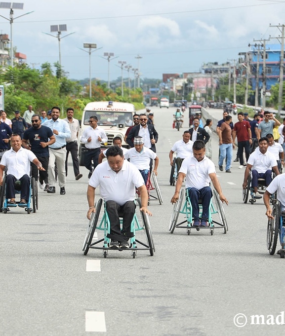 इटहरीमा ‘ह्विलचेयर रन २.०’, झापाका प्रज्वल योङहाङ प्रथम (तस्बिरहरू)