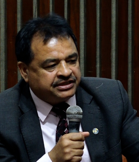 ‘फि तिर्न नसक्ने विद्यार्थीलाई सरकारी स्कुलमै पढाऔँ, हामीले जोगी हुन स्कुल खोलेका होइनौं'