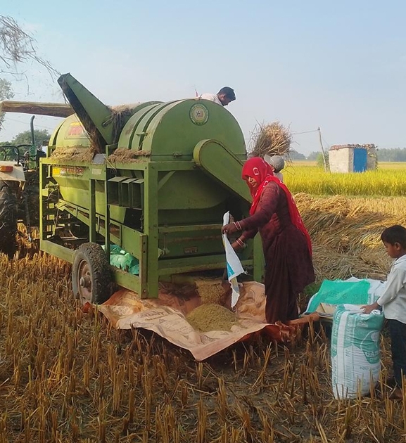 ‘थ्रेसर मेसिन’सञ्चालन गरेर गाउँमै स्वरोजगार