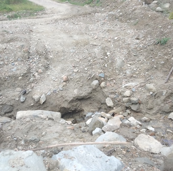 सर्लाहीको चुरे क्षेत्रमा यातायात ठप्प, दैनिकी कष्टकर