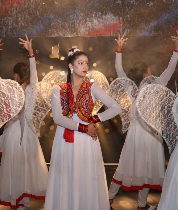 ‘गुन भुल्यौ’ को सफलतापछी सारिकाले सार्वजनिक गरिन् ‘मैना चरी’ (भिडियो)