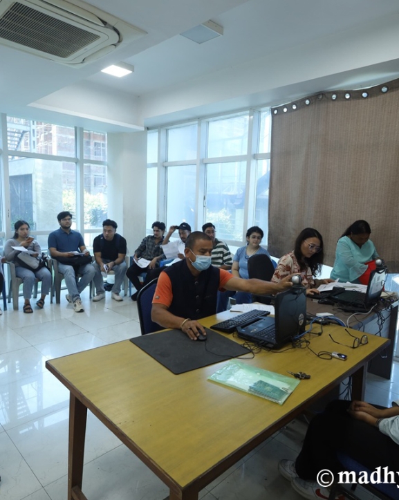 मतदाता नामावलीमा दर्ता हुनका लागि भिड (फोटोफिचर)