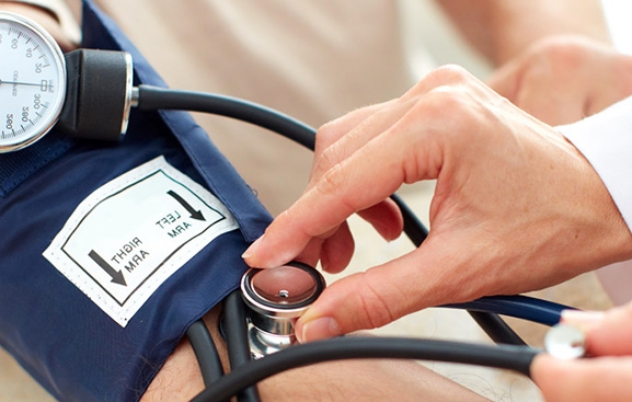 अन्नपूर्णमा टोल टोलमा पुगेर स्वास्थ्य परीक्षण