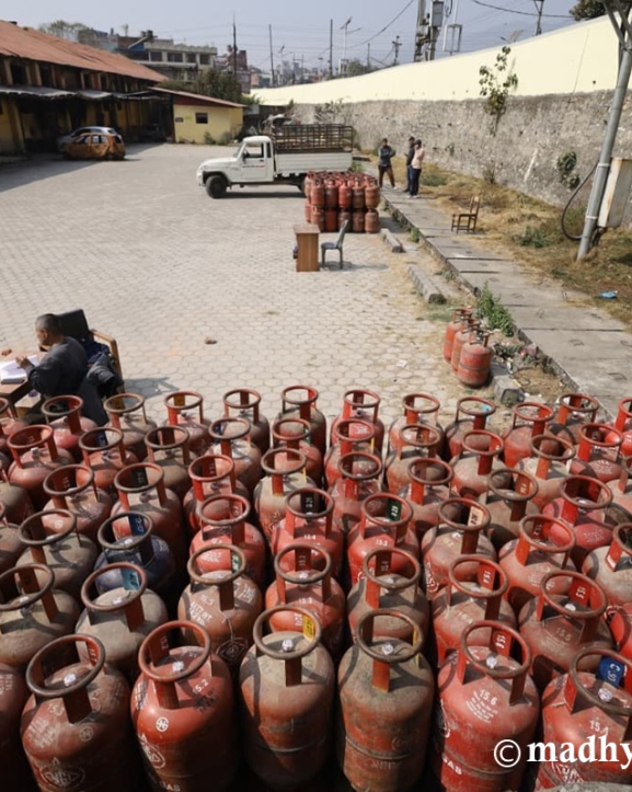 उद्योगबाट ग्यासको खुद्रा बिक्री रोक्न विक्रेता महासंघको माग