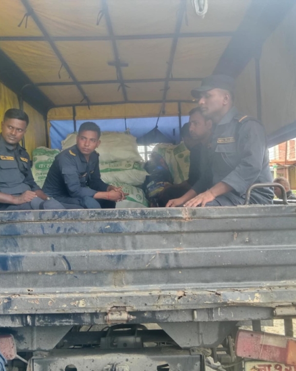 भन्सार छलेर ल्याइएका सामग्री बरामद