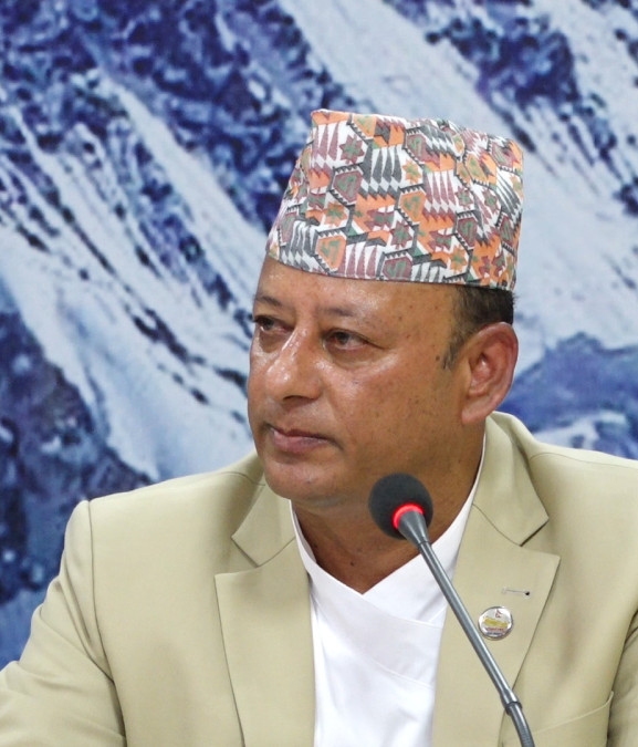 निजी क्षेत्रलाई सँगै लिएर ट्रान्समिसन लाइन बनाउने गरी सरकार अघि बढेको छ : मन्त्री खड्का