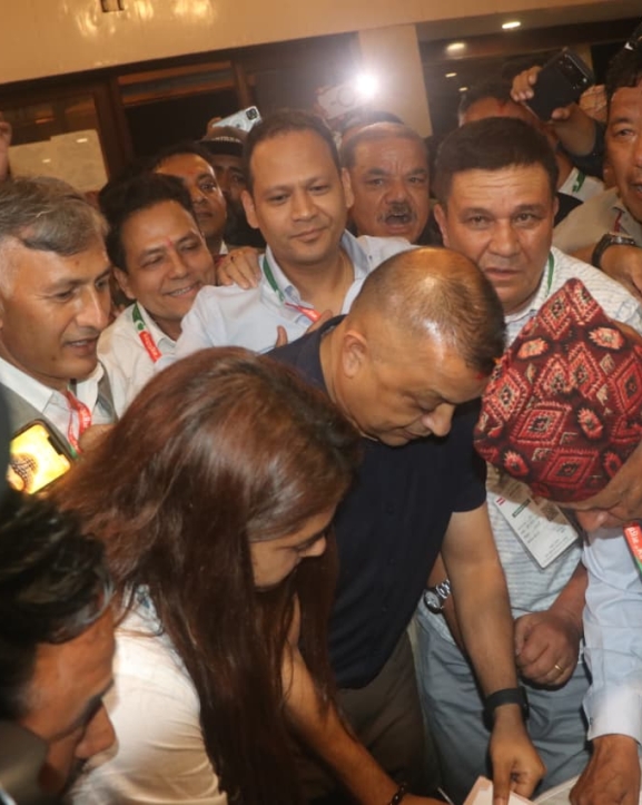 गगन थापाले दिए सभापति पदका लागि उम्मेदवारी