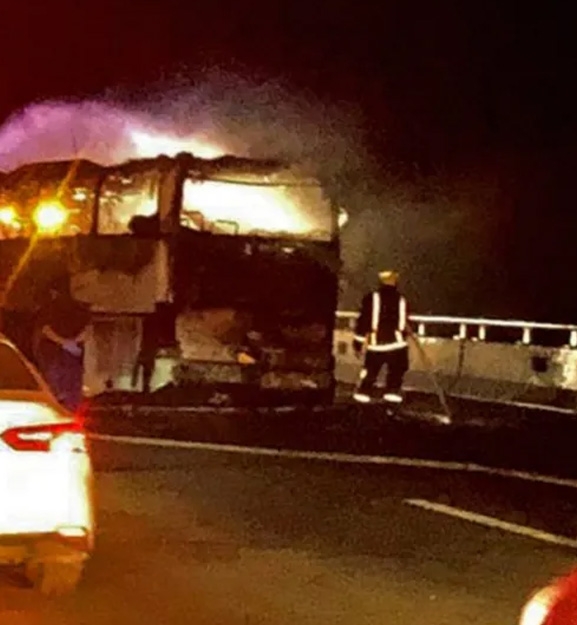 साउदीमा मक्काबाट मदिना जाँदै गरेको बस दुर्घटना, ४२ भारतीयको मृत्यु