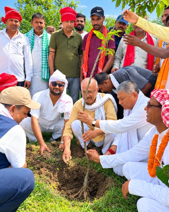 पर्सामा कृषि वन संरक्षण अभियान, २० बिघामा वृक्षरोपण सुरु