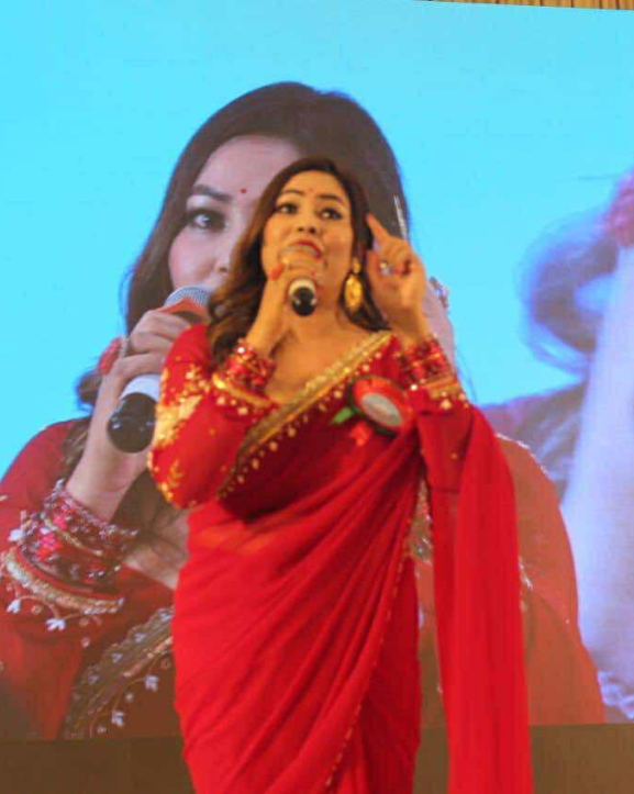 साउदी अरबमा सुनिता दुलालको तिज विशेष प्रस्तुति, प्रवासमै गुञ्जियो “तिजको रहर आयो बरी लै”