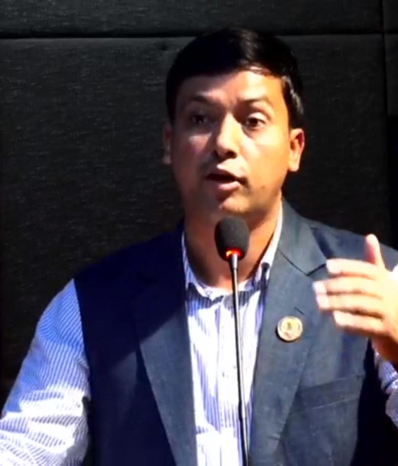 गगनलाई महेशले भने- संसदको शक्ति सन्तुलन हेरेर संविधान संशोधनमा हात हाल्नुपर्छ