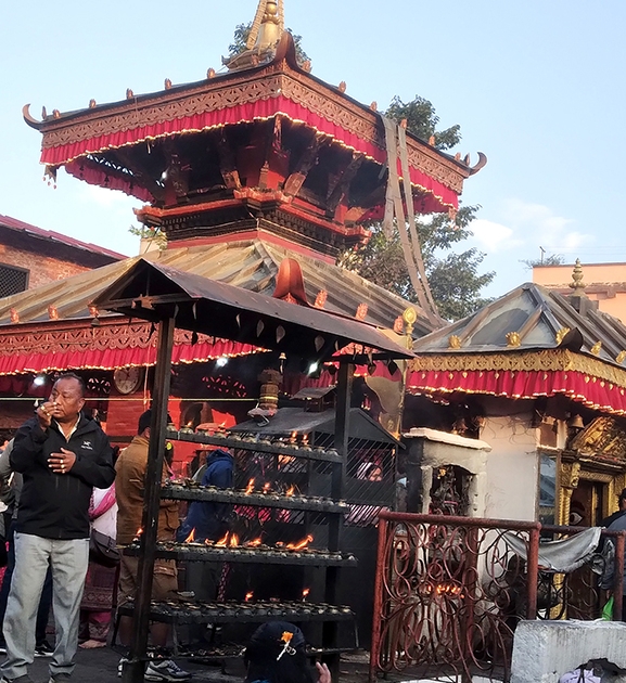 नवरात्रको दोस्रो दिन : शक्तिपीठ एवं देवी मन्दिरमा भक्तजनको लर्को