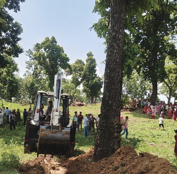 अतिक्रमित वन क्षेत्र खाली गराई वृक्षारोपण