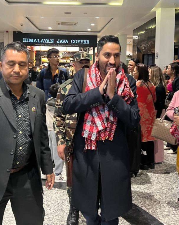 सञ्चारमन्त्री खरेल स्वदेश फिर्ता