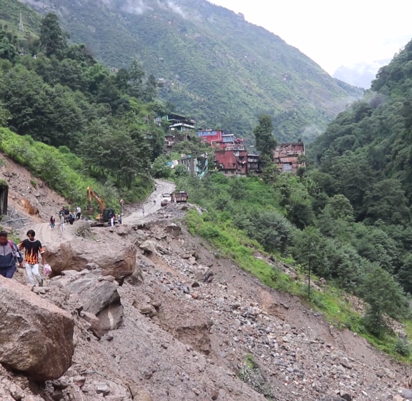 चिनियाँ नाकामा रोकिए दुई हजार कन्टेनर