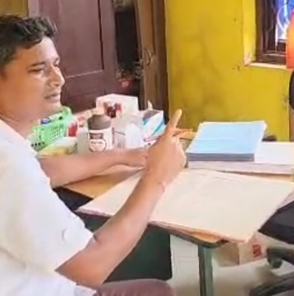 नियमित कार्यालय नआउने कर्मचारीको हाजिरीमा वडा अध्यक्षले लगाए रातो मसी