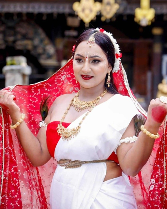 राधा अवतारमा गायिका भारती