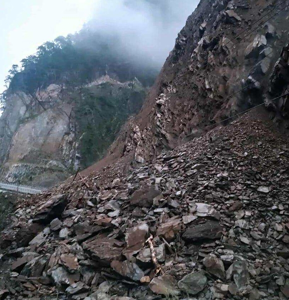 देशका विभिन्न ठाउँमा सडक अवरुद्ध