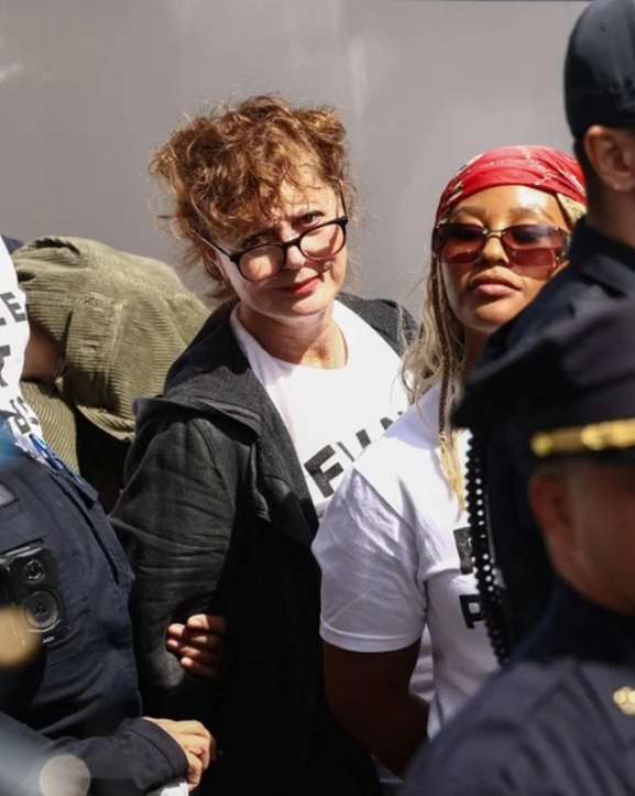 न्युयोर्कमा नेतान्याहुविरुद्ध प्रदर्शन, हलिउड अभिनेत्री सारन्डन पक्राउ