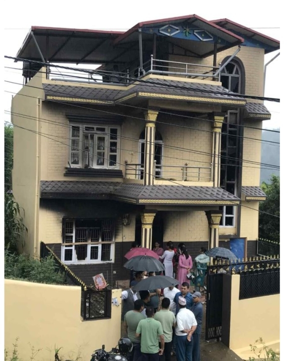 मुख्यमन्त्री आचार्यको घरमा आगजनीः आफन्तको घरमा आश्रय लिन बाध्य