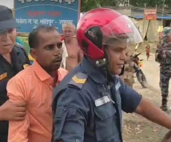 अवैध कटुवा पेस्तोलसहित भारतीय नागरिक पक्राउ