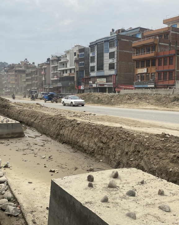 अरनिको राजमार्ग विस्तार : धुलिखेल–साँगा सडकखण्डमा काम रोकियो